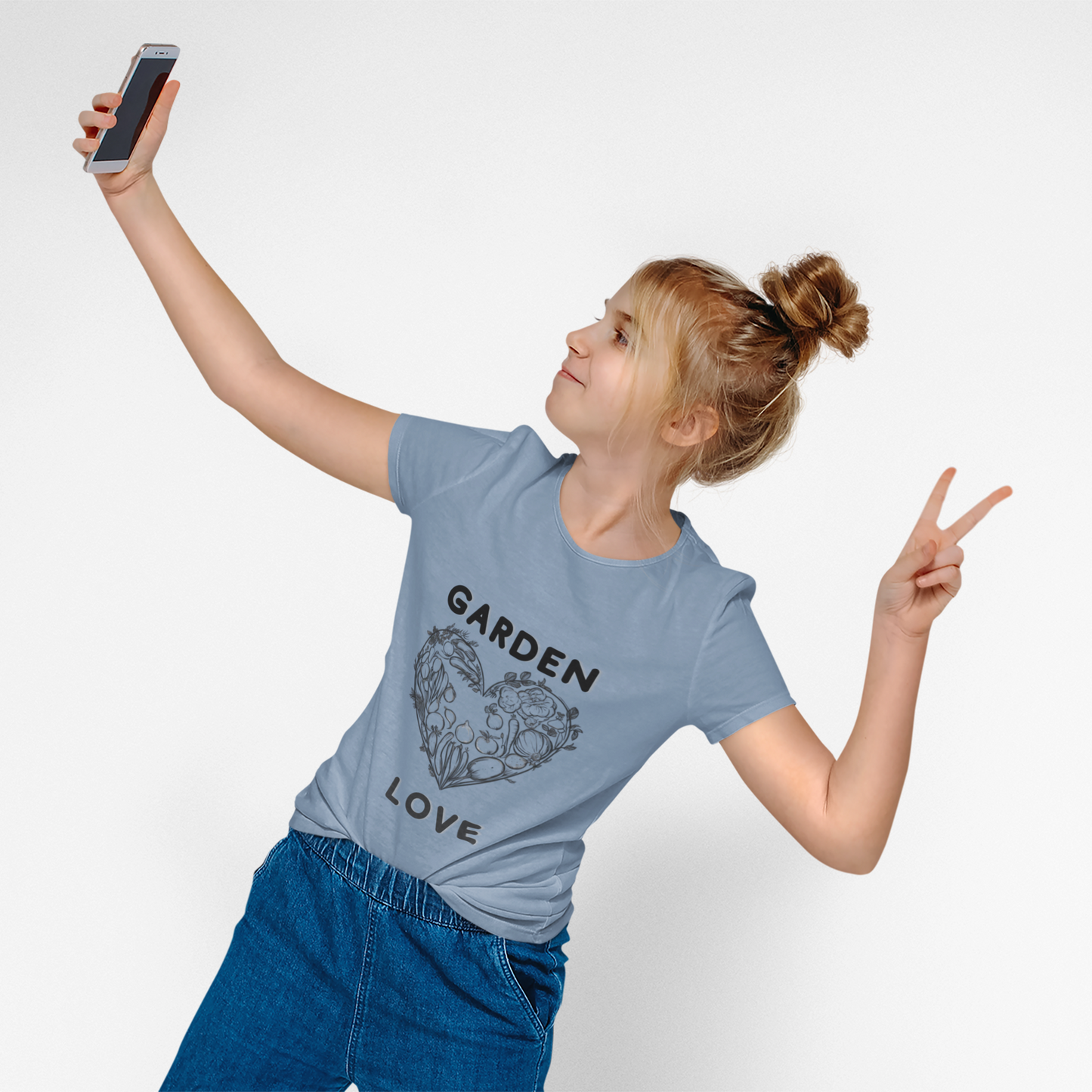 Garden Love | Botanical Heart Minimalist T-Shirt